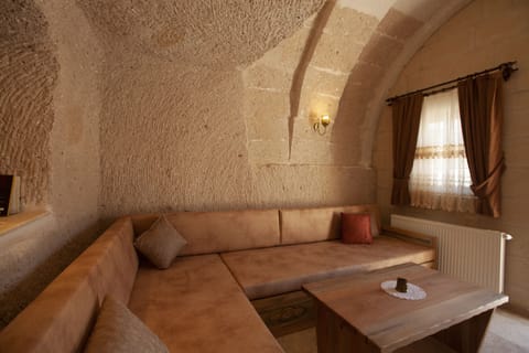 Twin and Family Room | Egyptian cotton sheets, premium bedding, minibar, individually furnished