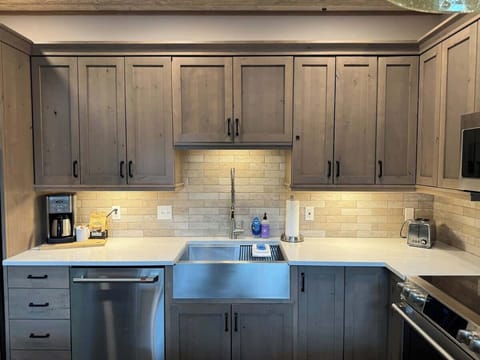 Full size stainless steel appliances