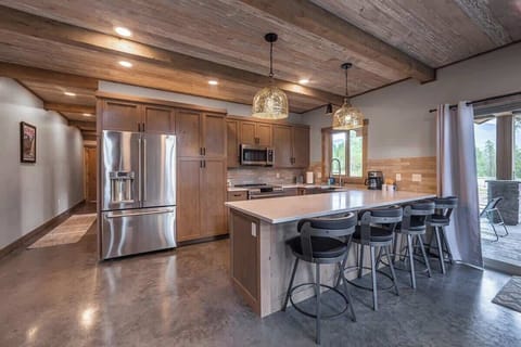 stunning kitchen, fully stocked with utensils, pots & pans, coffee pot, plates, bowls, glassware. 

Dishwasher in peninsula.