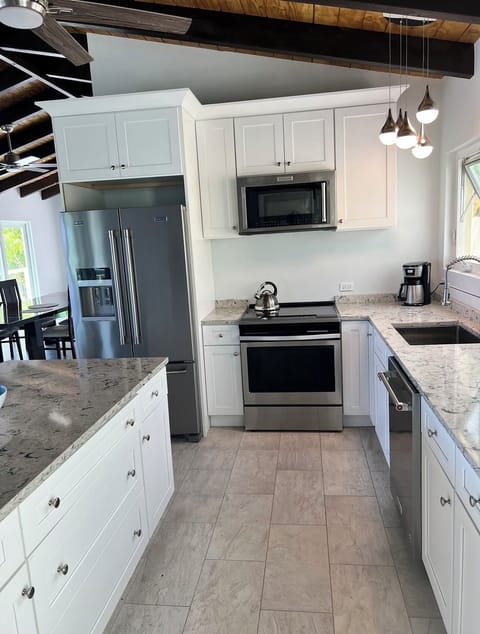 Full gourmet kitchen!
