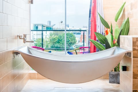 Deluxe Double Room, Bathtub | Bathroom | Hair dryer, towels, shampoo, toilet paper