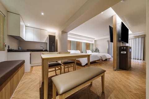 Family Room | Premium bedding, down comforters, pillowtop beds, minibar