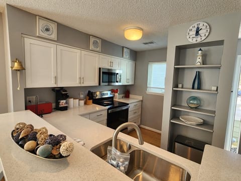 Bright and Modern Kitchen
