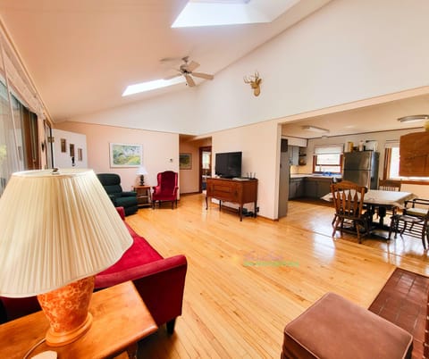 Living/Dining Area. - Living/Dining Area.