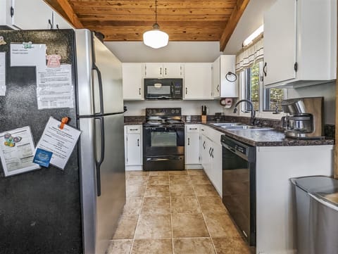 Main Level Fully Equipped Kitchen