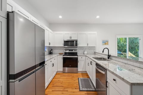 Fully equipped kitchen with stainless steel appliances and everything you need to prepare a meal for friends and family.