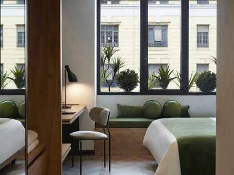 The Port Double Room with Square View | Living area