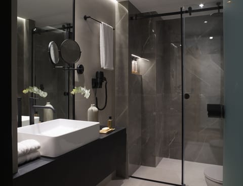 Rainfall showerhead, designer toiletries, hair dryer, slippers