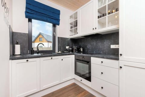 Kitchenette with plenty of kitchen utensils and dishes. 