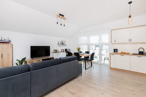 Spacious living room with full equipment. 