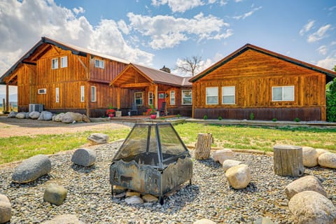 Powell Vacation Rental | 3BR | 3.5BA | 3,200 Sq Ft | 1 Exterior Step Required