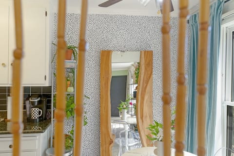 Art + decor; bright kitchen and dining 