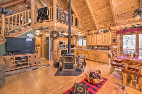 Pinetop-Lakeside Vacation Rental | 2BR | 2BA | Stairs Required | 1,239 Sq Ft