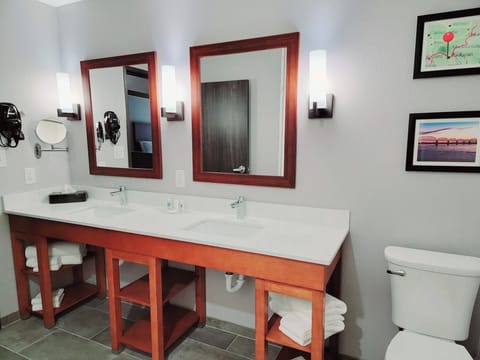 Standard Room, Multiple Beds, Non Smoking | Bathroom | Hair dryer, towels, soap, shampoo