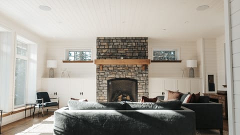 Brand New, Large Custom Built House on The Ridge 