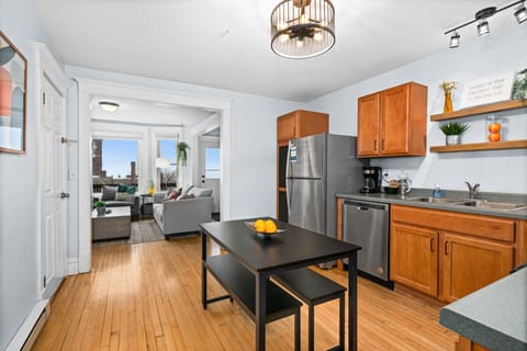 Kitchen & Living Area: Bright space with modern appliances and stunning views for delightful meals!