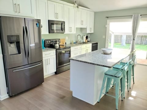 House, Multiple Beds, Private Pool, Pool View | Private kitchen | Microwave, oven, stovetop, dishwasher
