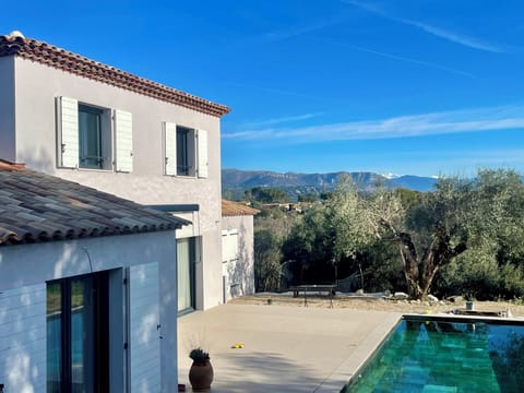 New detached house with swimming pool and parking Villa in Roquefort-les-Pins