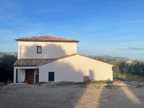 New detached house with swimming pool and parking Villa in Roquefort-les-Pins