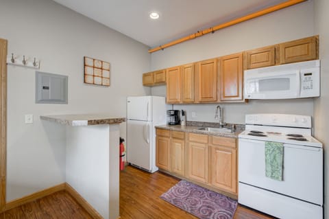 Dewdrop offers a full kitchen.