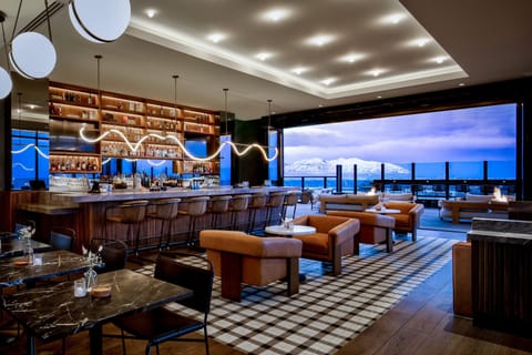 2 bars/lounges, rooftop bar