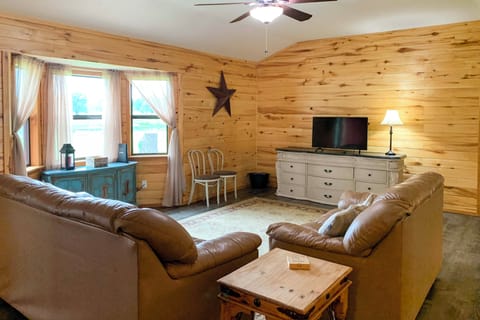 Emory Vacation Rental | 3BR | 2BA | Access Only By Stairs | 1,800 Sq Ft