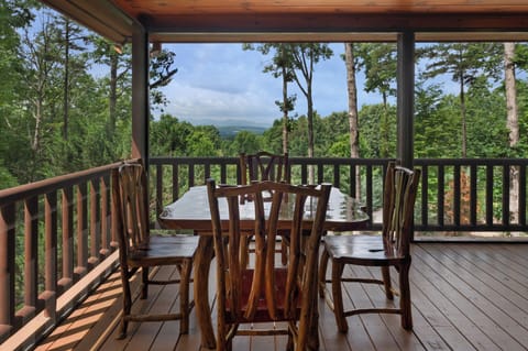 Soaring Hawk Lodge - Entry Level Screened In Deck