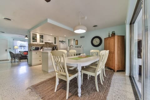 House, 3 Bedrooms | Private kitchen