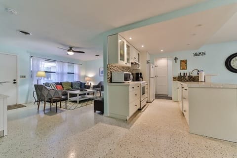 House, 3 Bedrooms | Private kitchen