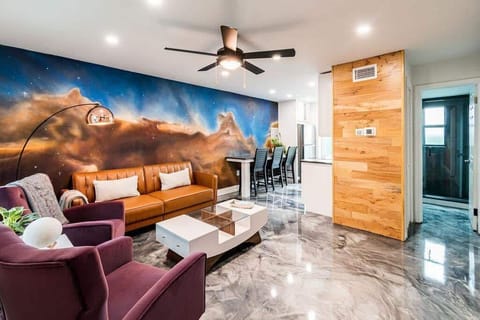 Welcome to 400 South, the nicest and newest "aparthotel" in Cocoa Beach!  This colorful, galactic-themed unit is the perfect landing spot for couples, families and friends to explore the sandy beaches, local attractions, and obviously the renowned Space C