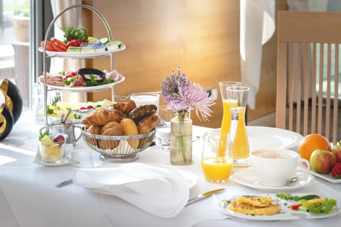 Daily buffet breakfast for a fee