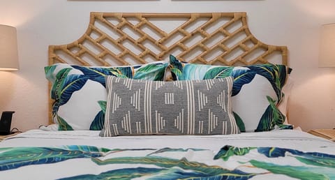 Master Bedroom - Queen Bed
100% cotton linens
Sleep number pillows