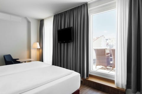 Family Room, Multiple Beds | Minibar, in-room safe, desk, laptop workspace