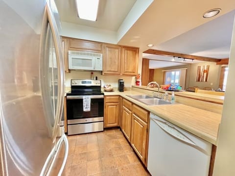 Kitchen Keurig Coffee Pods & Carafe free  some condiments Pots & Pans. 