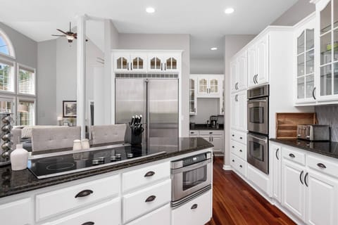 Cook delicious meals for breakfast, lunch, and dinner in this fully equipped kitchen. We suggest grabbing some ingredients from a local farm.
