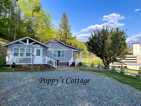 Poppy's Cottage - Welcome to Poppy's Cottage