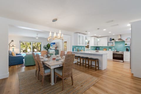 House, 3 Bedrooms | Private kitchen | Fridge, coffee/tea maker, toaster