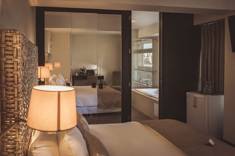 Junior Studio Suite | Minibar, in-room safe, desk, free WiFi