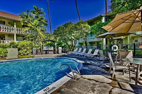 Chair, Furniture, Hotel, Building, Resort