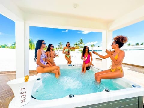 Outdoor spa tub