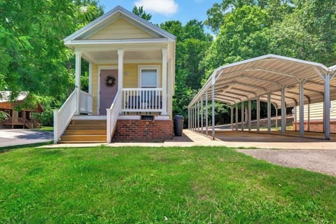 This is Cottage #1 at Fisherman's Landing equipped with your very own vehicle or boat shelter that has lights, electricity, and water. The boat shelter is 16' wide x 36' long.