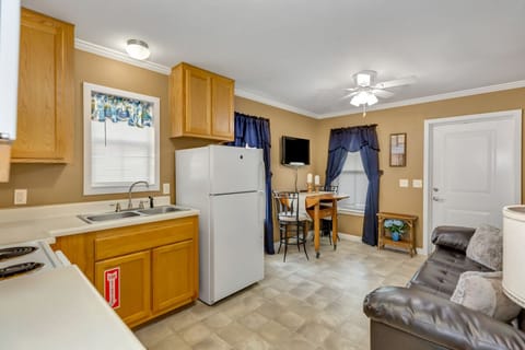 Super clean and simple with everything you'll need to be comfortable!