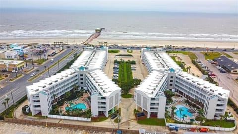 Steps to the Beach & Pier Casa Del Mar Voted #1 Condos on the Island w/2 pools 