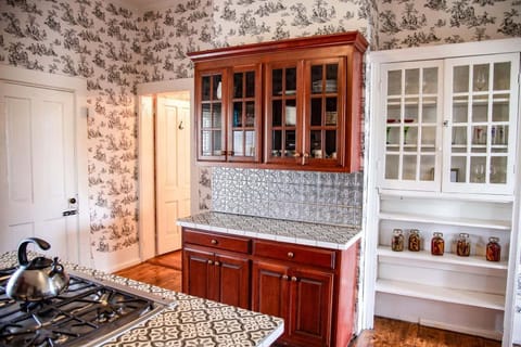 The Manor 1885 Altamont (1749)