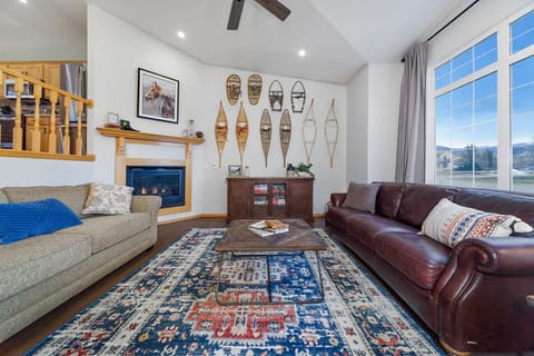 Family room with vaulted ceilings and open concept 