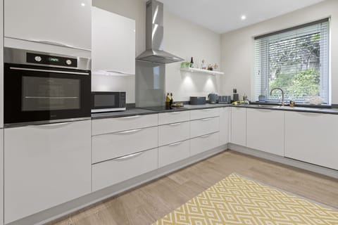 Modern kitchen with all you need for your stay including a kettle, bread bin and cooking utensils.