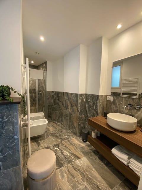 Suite, Balcony, Lake View | Free WiFi, bed sheets