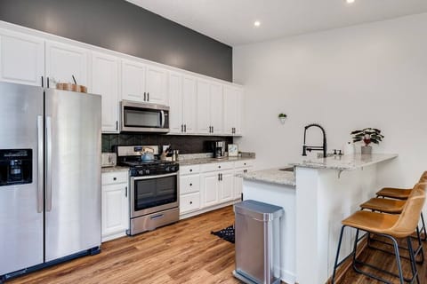 Newly Remodeled and Fully Stocked Kitchen - Plates, bowls and glasses for 16

[Right Side - Kitchen 2 of 2]