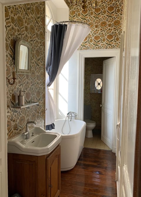 Romantic Triple Room (Chambre Yves) | Premium bedding, individually decorated, individually furnished, desk