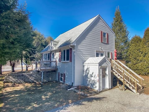 Spacious parking and easy access to the house